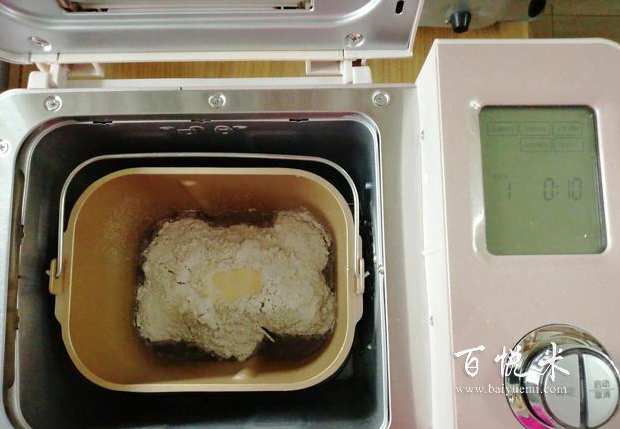 烘焙達人分享的這個配方,不用烤箱也能做出柔軟好吃的粗糧面包